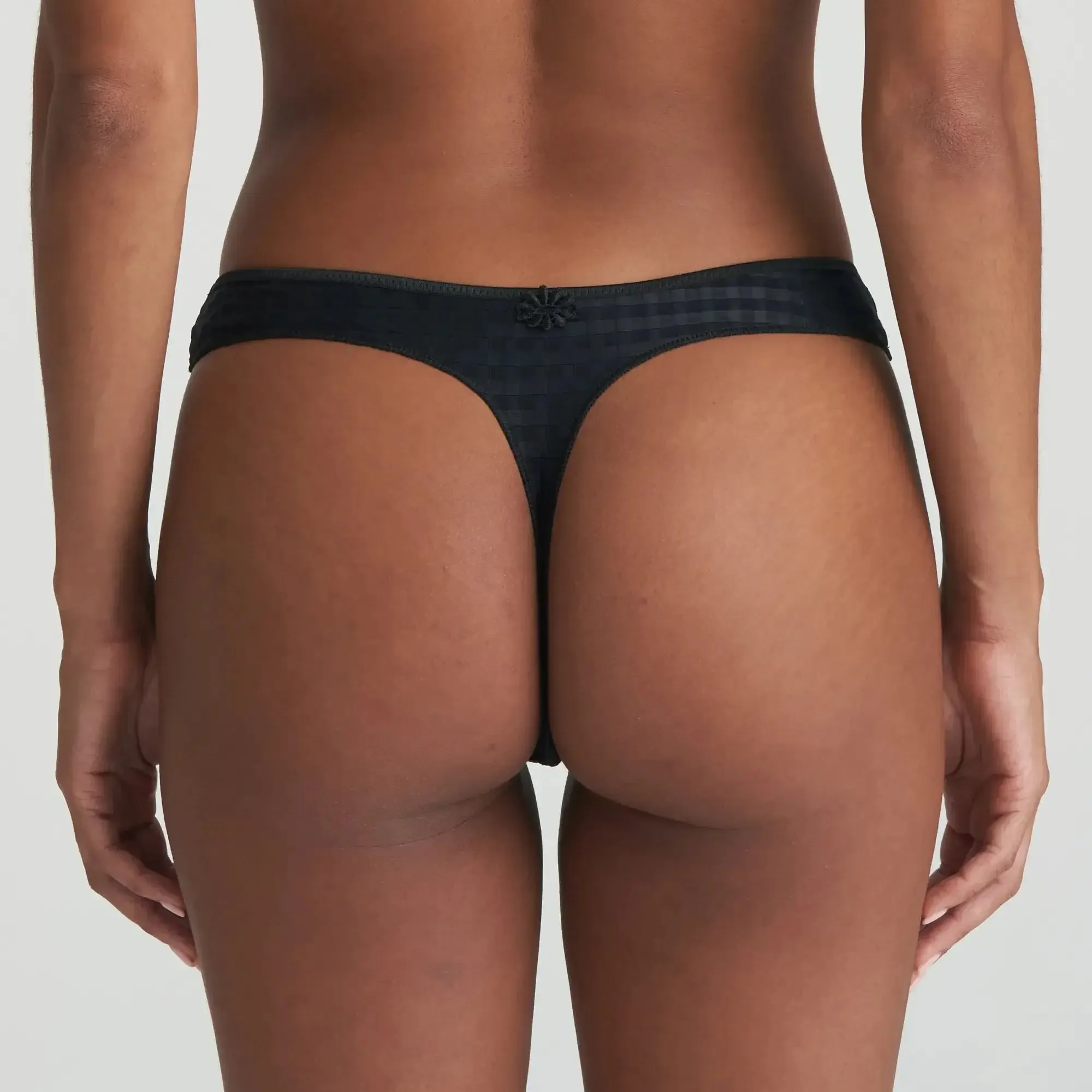 Avero Thong in Black