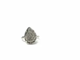 Kendra Scott Size 5.25 Silver/Gray Teardrop Druzy Jewelry Ring